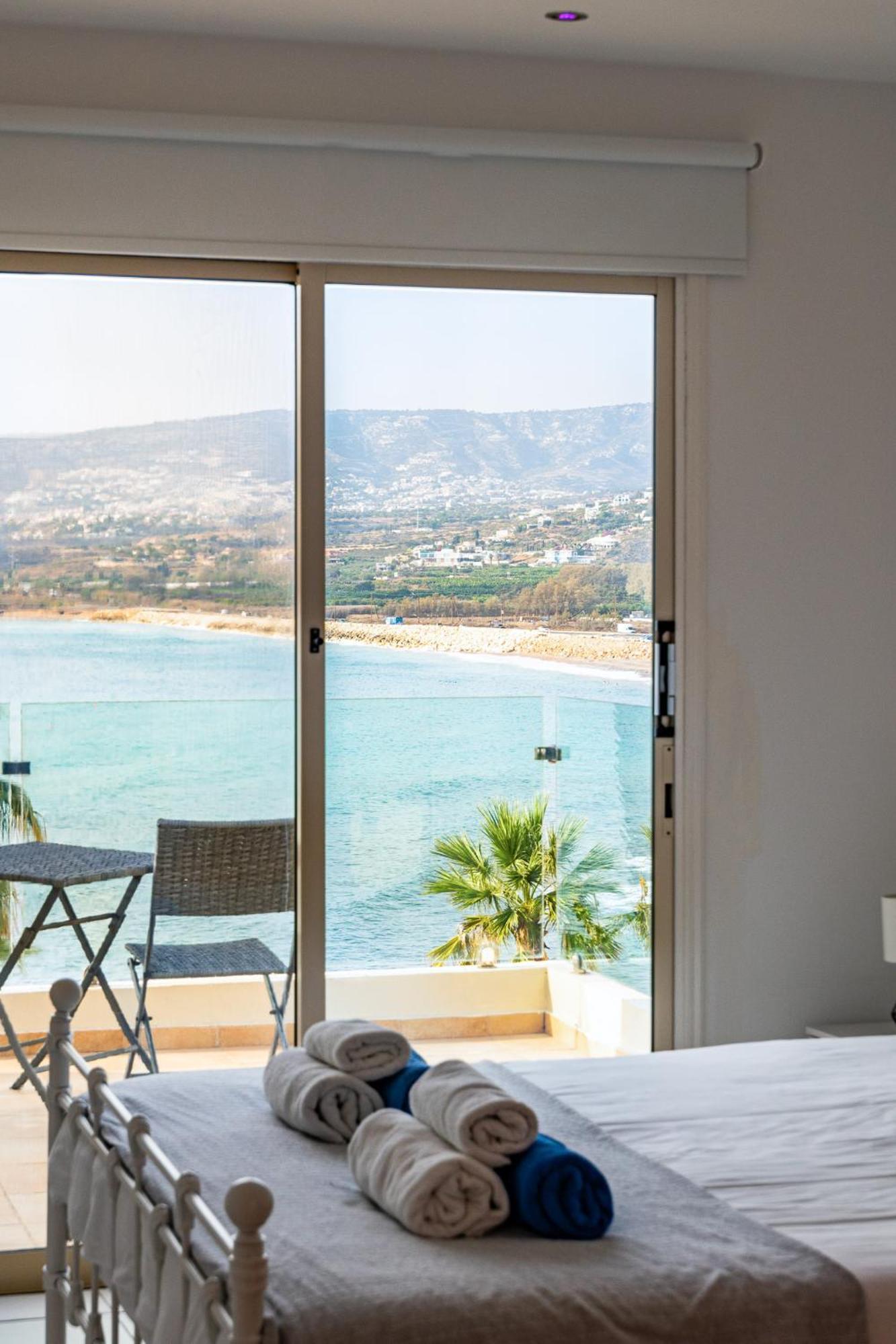 Beach Front Villa Mer Blu By Ezoria Villas 코럴베이 외부 사진