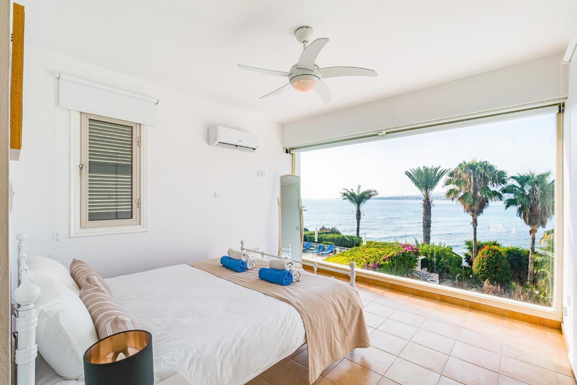 Beach Front Villa Mer Blu By Ezoria Villas 코럴베이 외부 사진