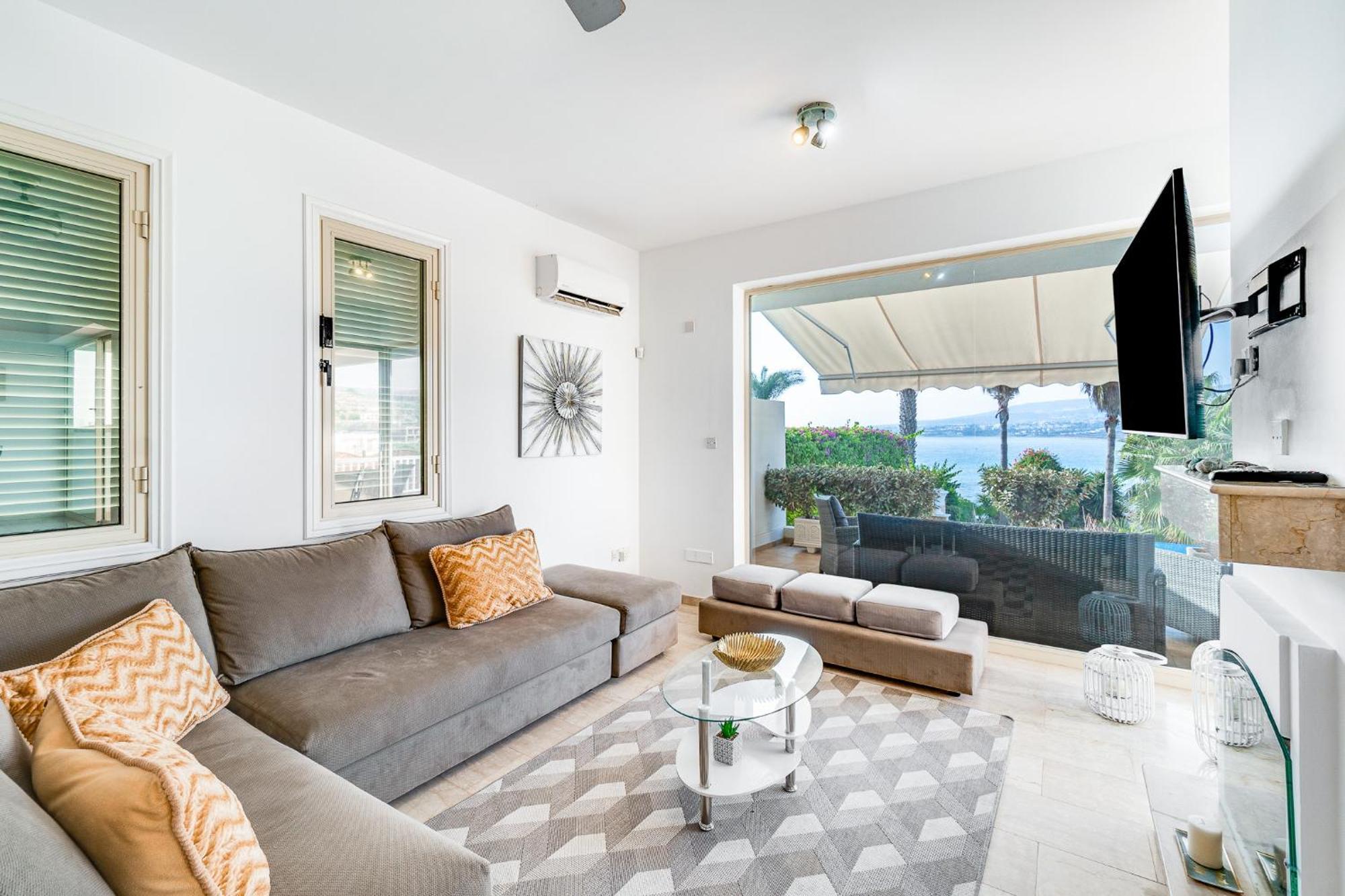 Beach Front Villa Mer Blu By Ezoria Villas 코럴베이 외부 사진
