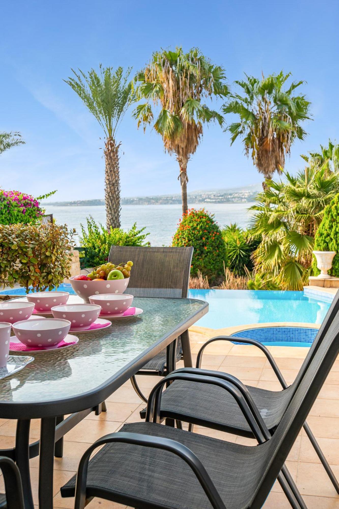 Beach Front Villa Mer Blu By Ezoria Villas 코럴베이 외부 사진