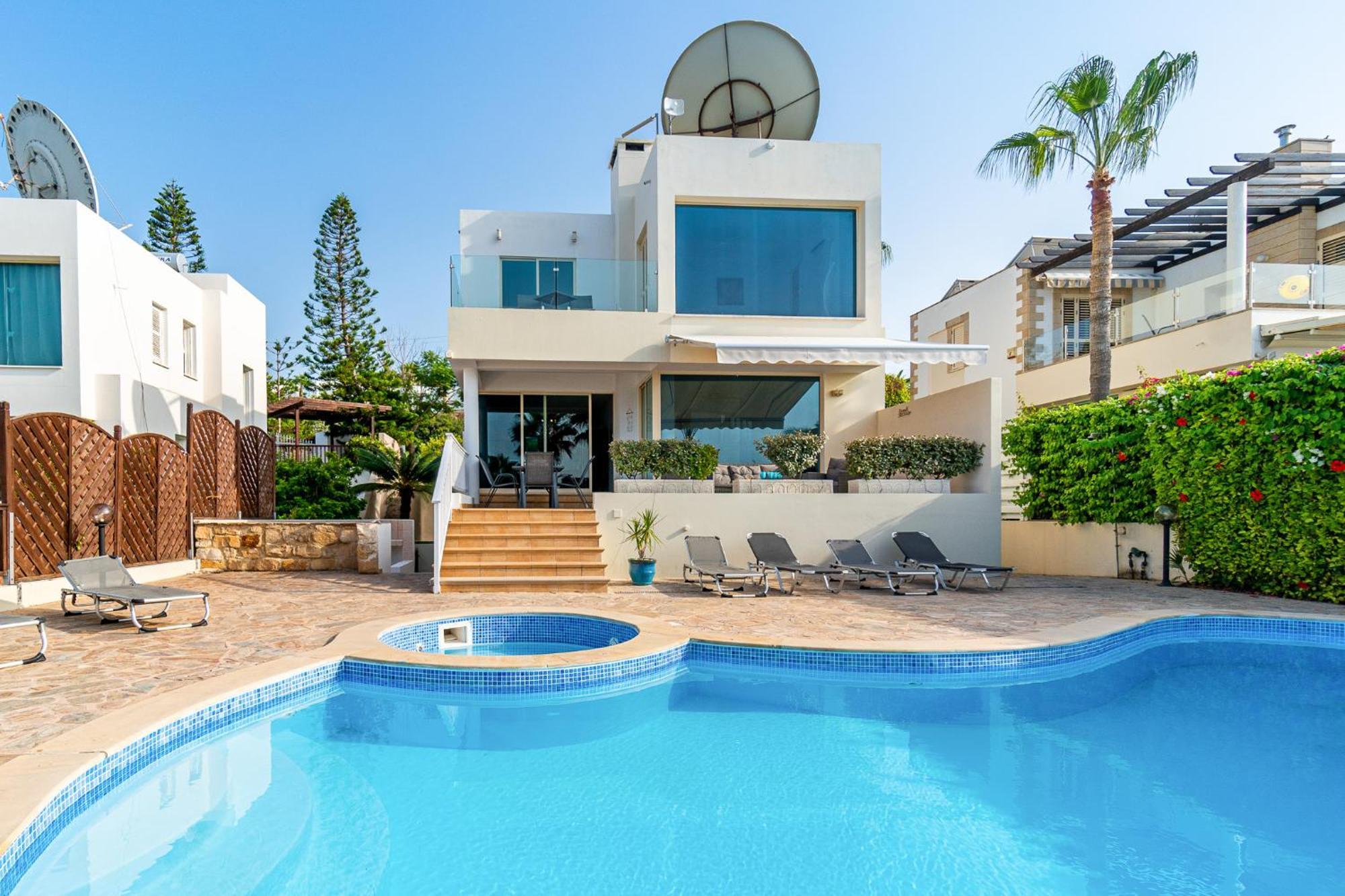 Beach Front Villa Mer Blu By Ezoria Villas 코럴베이 외부 사진